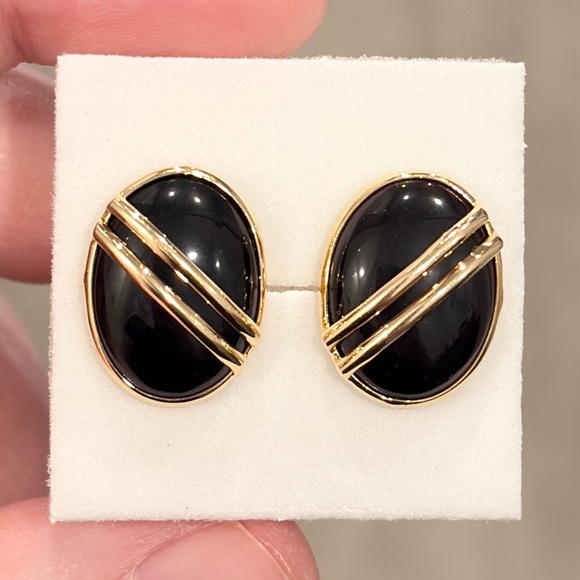 Vintage 14K Onyx Earrings, 1980s Style, Striped Gold Black, Oval Luxury Studs - Picture 3 of 14